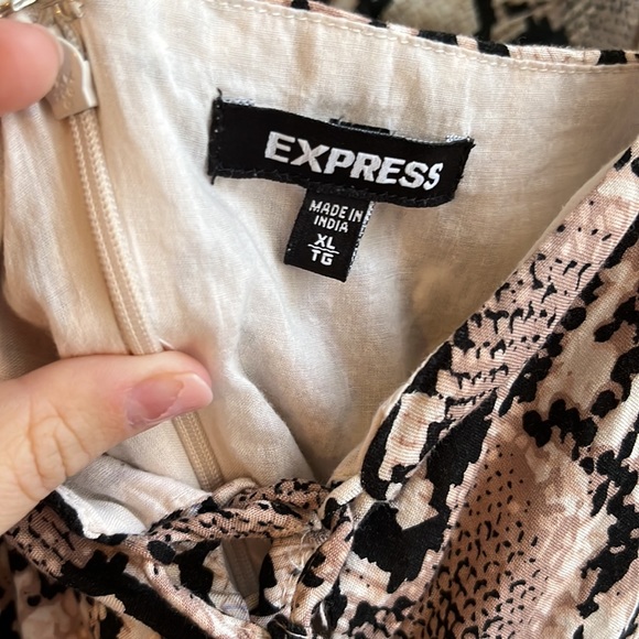 Express Midi Dress - Picture 6 of 8